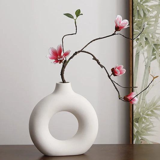 Flat Minimalist Simple Vase Donut Shape