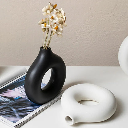 Flat Minimalist Simple Vase Donut Shape