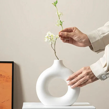 Flat Minimalist Simple Vase Donut Shape